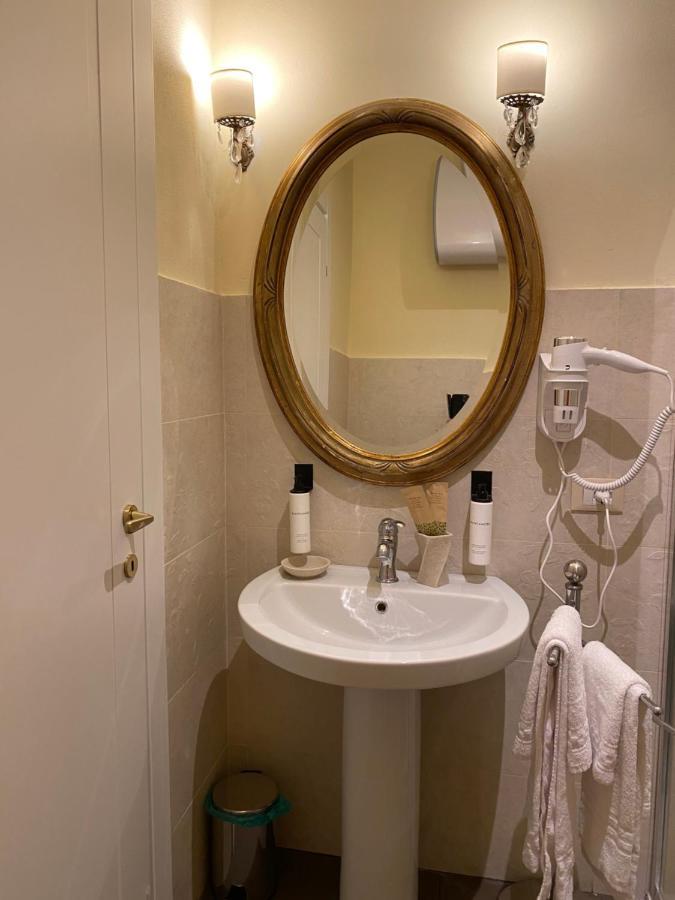 Palazzo Lari Sarzana Hotel Kültér fotó