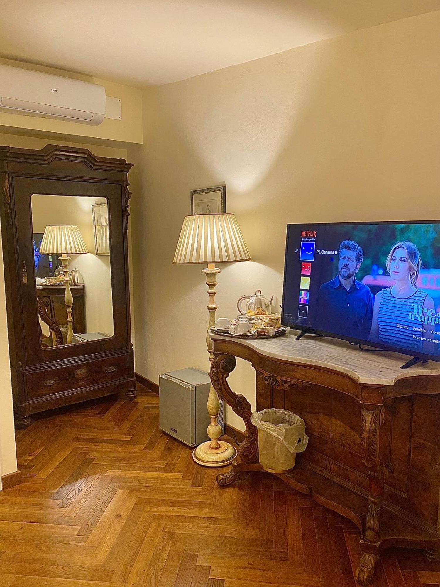 Palazzo Lari Sarzana Hotel Kültér fotó